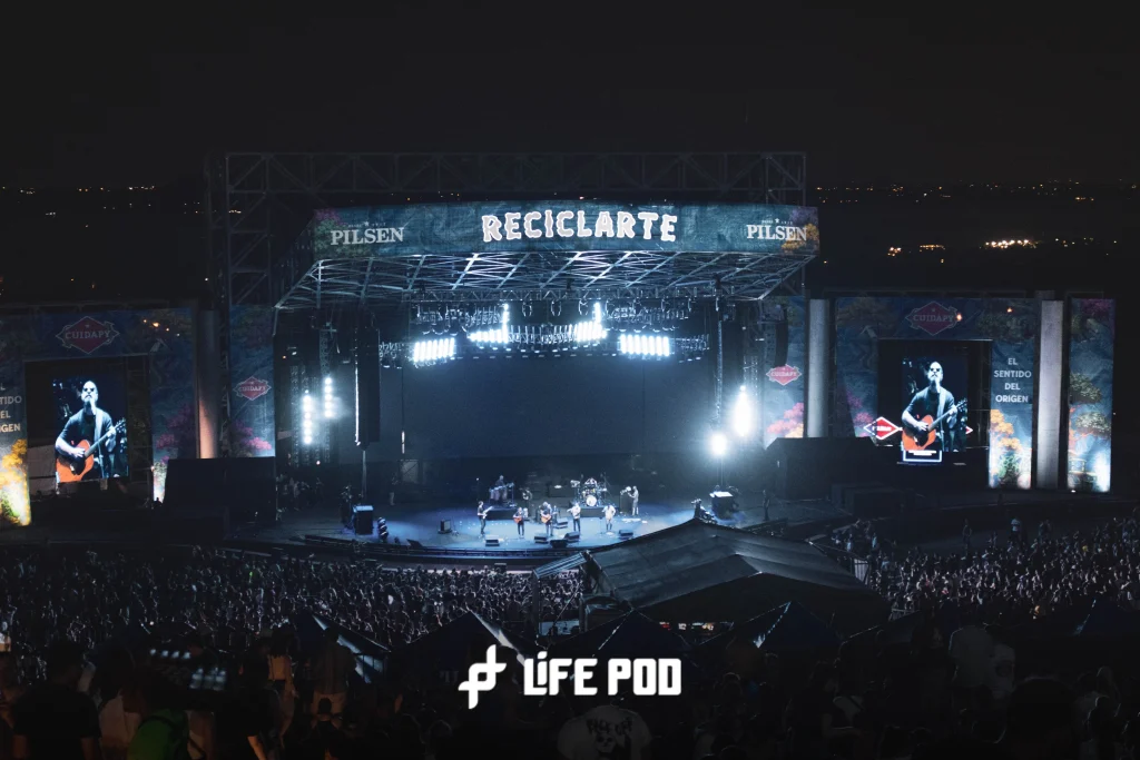 Main stage of Reciclarte 2026 with the crowd